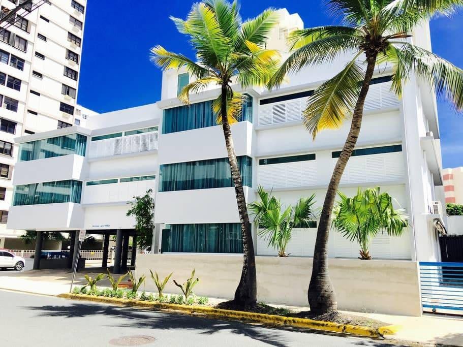 Condado Beach Stay | 4BR | AC | Wi-Fi | Great Location